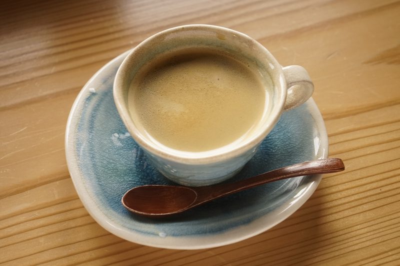 海と自然に囲まれた、穏やかな癒しのスポットに立ち寄る