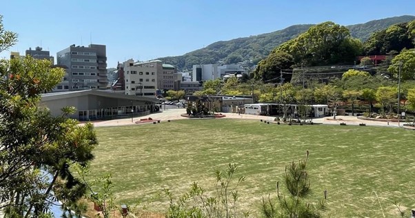 木漏れ日を浴びながら、眺めたあの空の彩(いろ)は　琥珀色❣️今はなき、名切交通公園