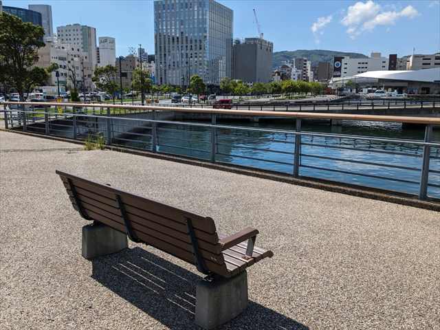 本の読める場所を見つけに行こう！