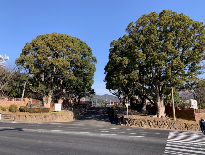 海上自衛隊佐世保地方総監部前