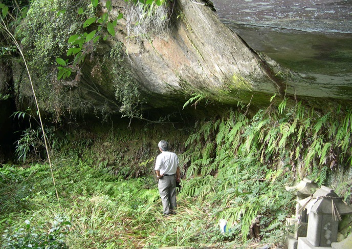 直谷稲荷神社岩陰遺跡