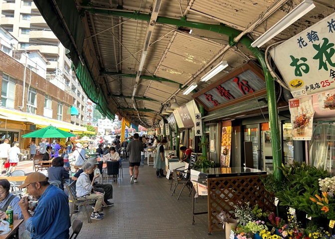 とんねる横丁（戸尾市場街）