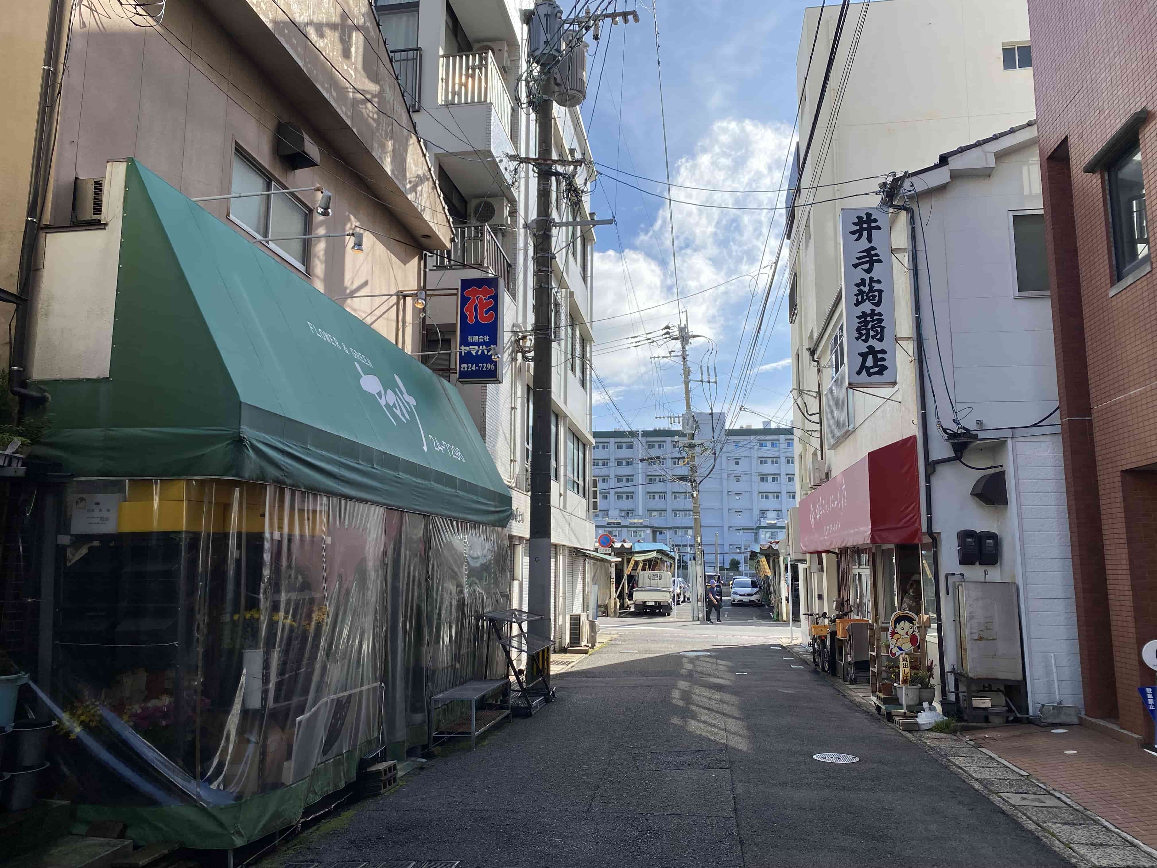 Stroll through the Port Town of Sasebo! ~Morning Market and Retro Streets~