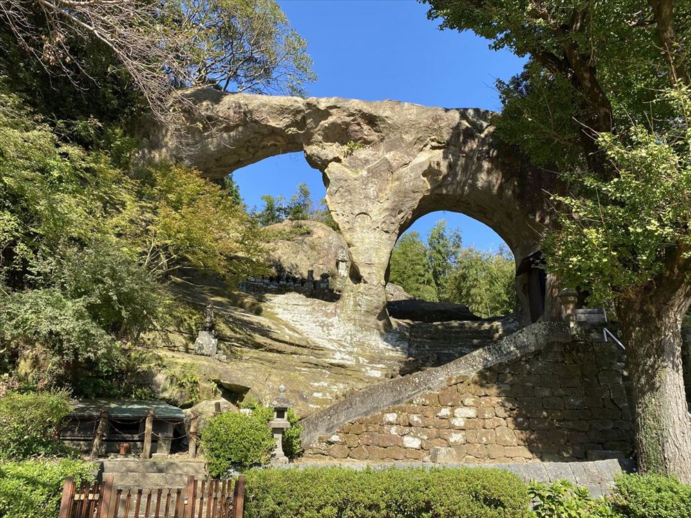 眼鏡岩