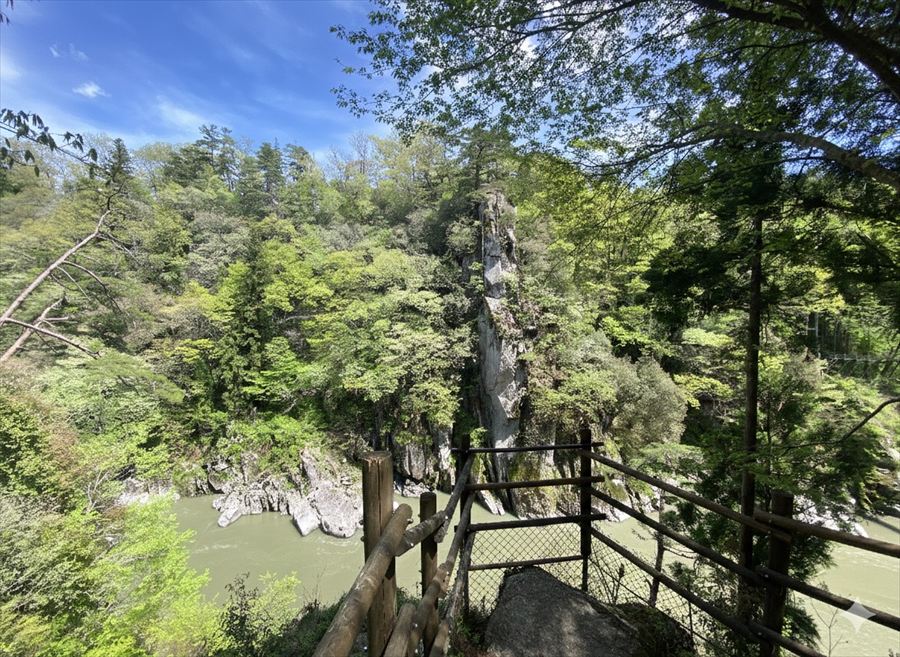 龍角峯対岸展望台